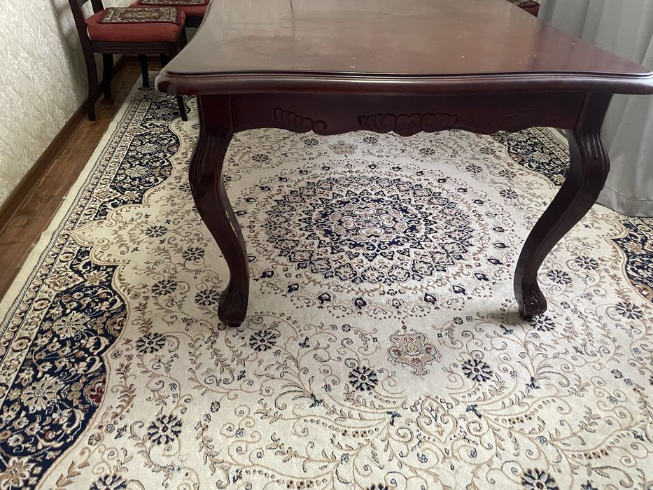 Продам гостинный стол