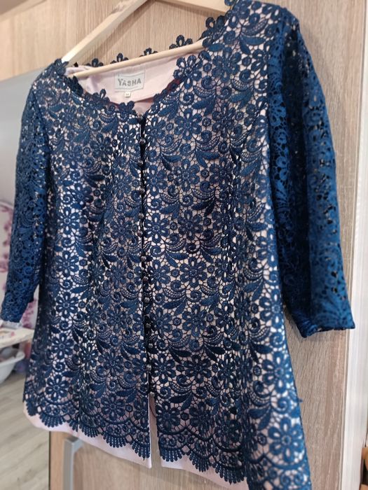 Костюм в синя дантела с пепел от рози 54 размер