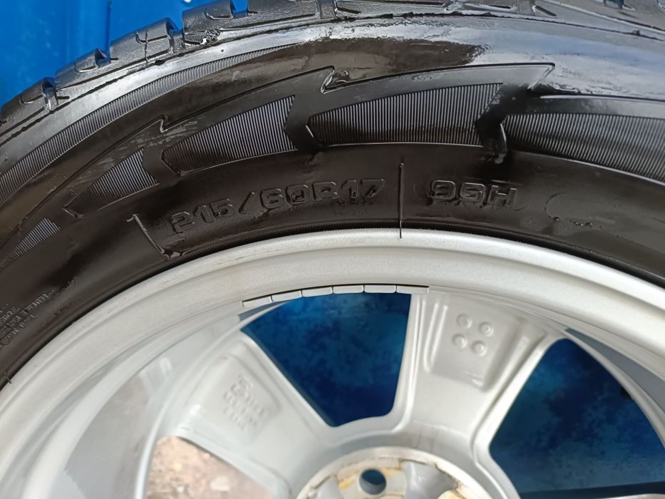 Roti Toyota 215/60R17