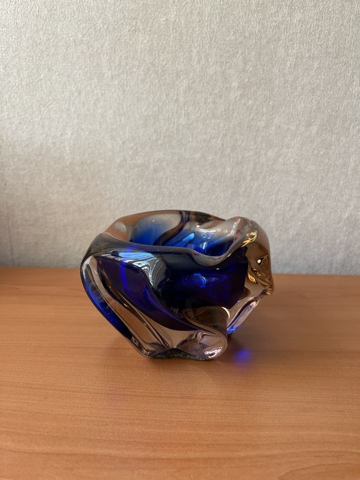 Ръчно изработен пепелник стъкло  тип мурано