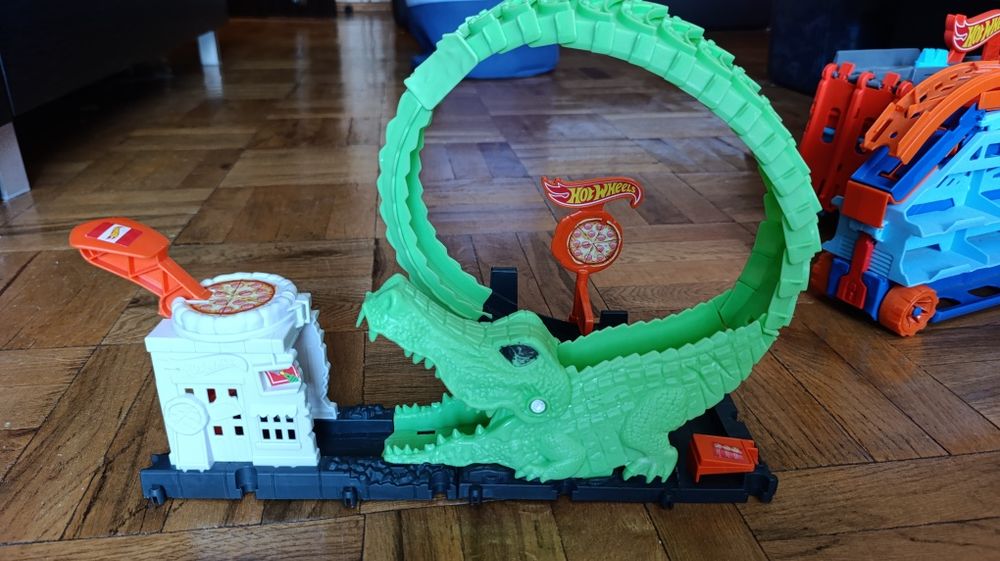 Писти Hot Wheels