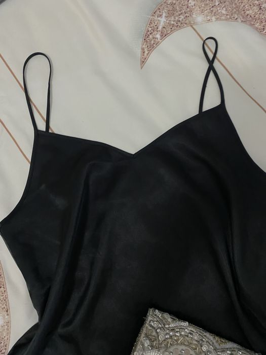 Bluza neagra din matase si bretele subtiri