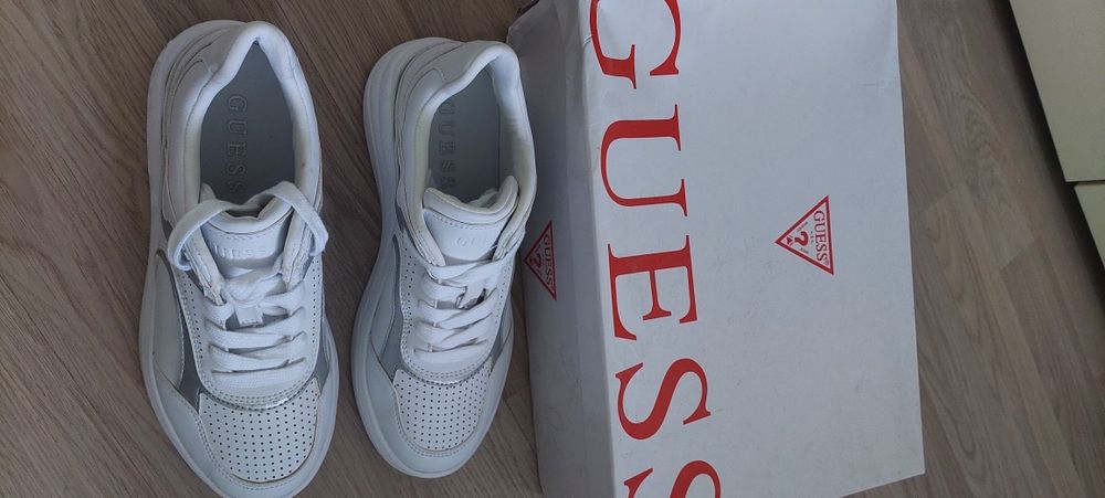 GUESS, ADIDAS, MICHAEL KORS, Moschino, New Balance, Liu Jo