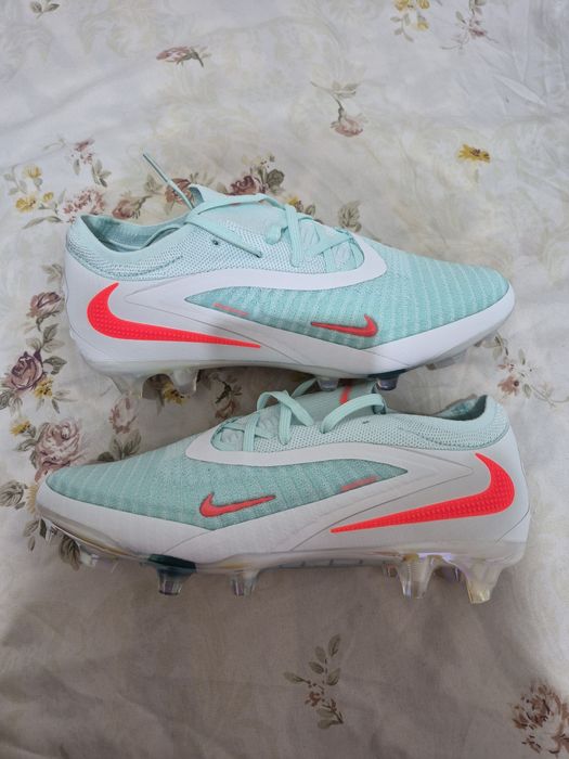 Ghete de fotbal nike model nou