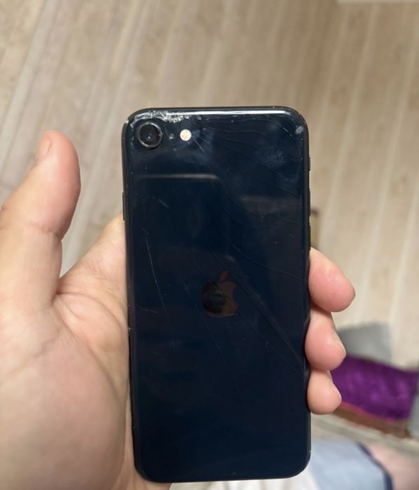 Айфон се 2022 64/72