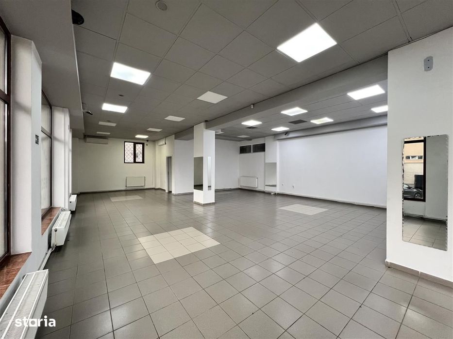 Spațiu comercial de închiriat – 177 mp – vitrină la stradă – Ștrand