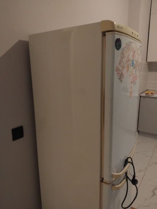 Холодильник срочно продам