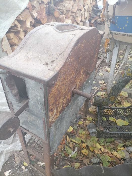 Vând Mașina de bătut porumbul veche CSERNAHEVIZ  ȘI PENTRU PIESE