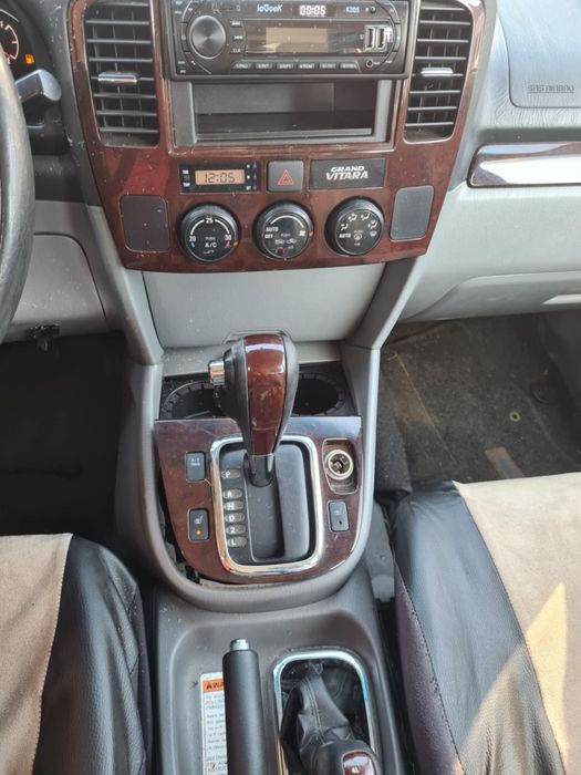 Dezmembrez Suzuki Grand Vitara Xl 2.7 v6 2.0 RHW Orastie • OLX.ro