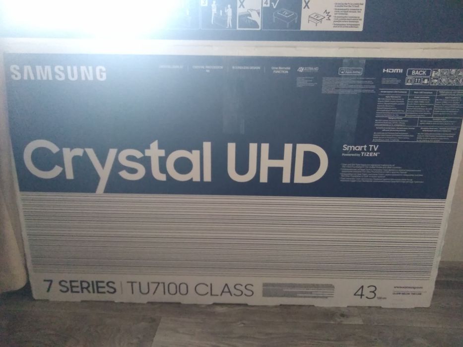 Телевизор Samsung 43" смарт