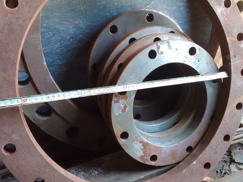 Продам фланцы разные отводы, вентиля