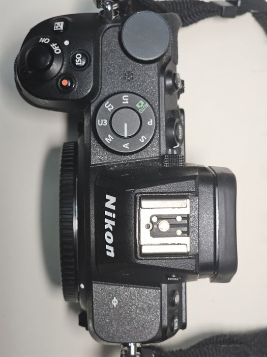 Продавам фотоапрат NIKON Z5