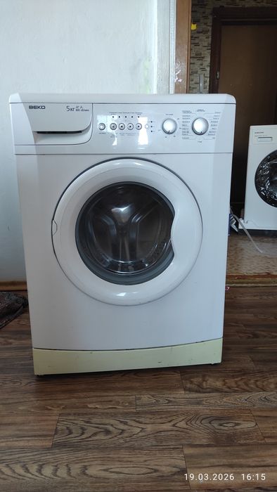 Стиральная машина на запчасти (Отличный мотор и целый бак)