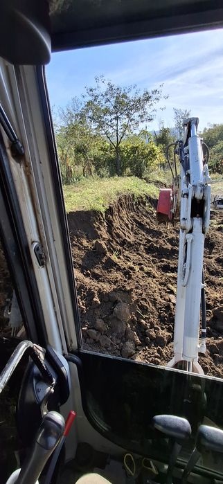 Miniexcavator și basculanta