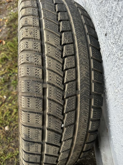 Продам резину 225/65/17 Б/у