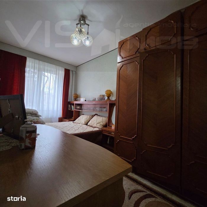 Apartament cu 3 camere - De vânzare