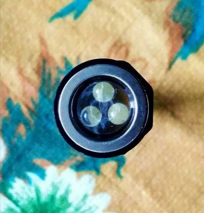 LED лампа с магнитна въртяща стойка или фенерче с гъвкаво рамо. Нови.