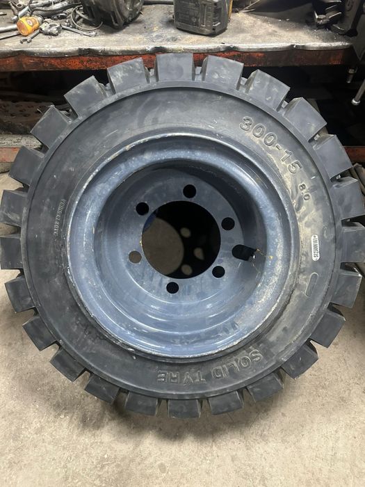 Колесо для вилочного кара