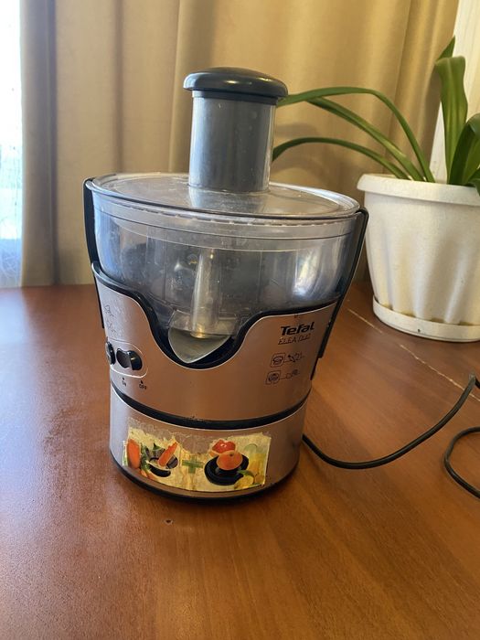 Соковыжималка в хорошем состоянии