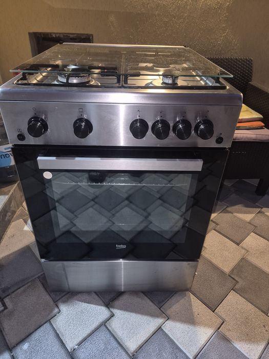Vând Aragaz BEKO inox