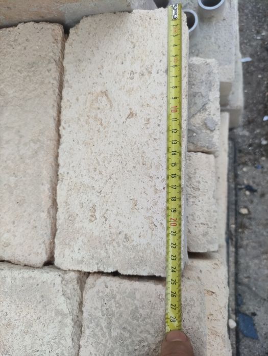 Леки Перлитени Огнеупорни ТухлиЛеки Перлитени Огнеупорни Тухли
​Налични около 100-120 броя леки перлитени тухли за термоизолация. Те са изключително л