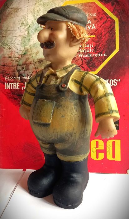 GRĂDINARUL - figurină vintage de 25cm înălțime