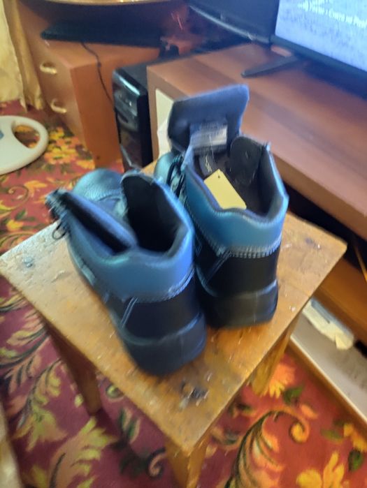 Рабочие ботинки.