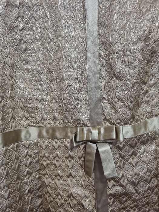 Черна елегантна рокля и сребриста рокля