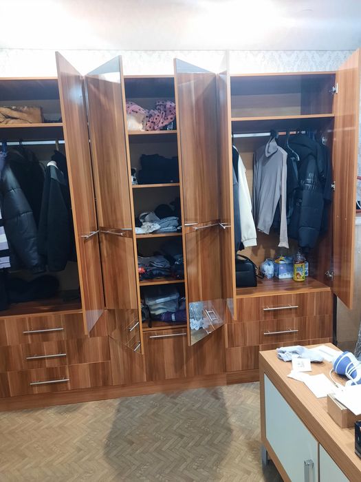 Продам отличный вместительный шкаф