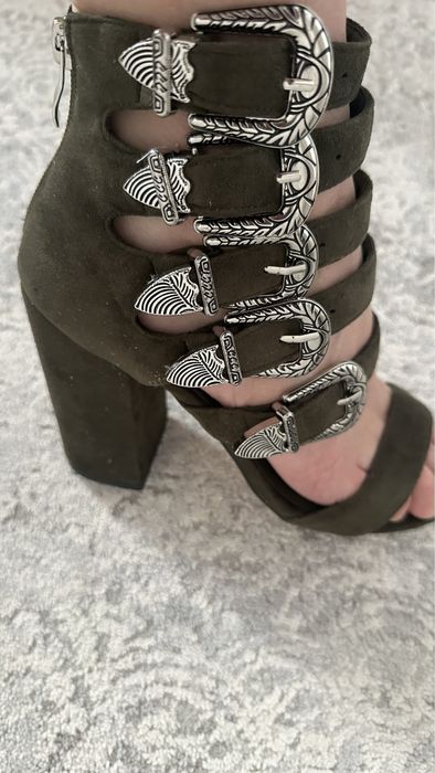 Босоножки устойчивый каблук