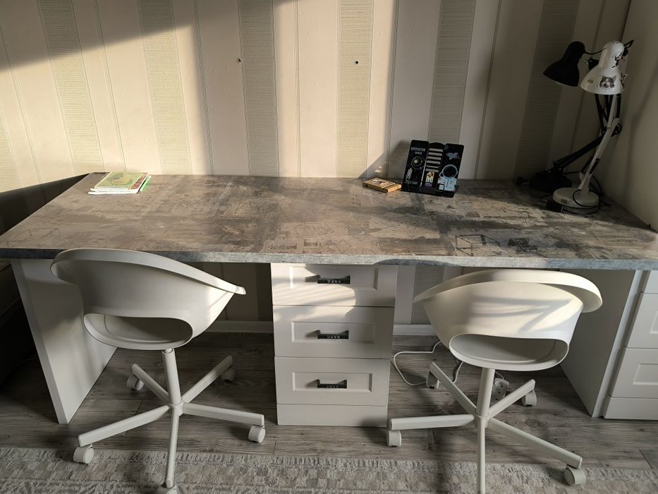 Стол со шкафом, два стула ikea стулья, шкаф