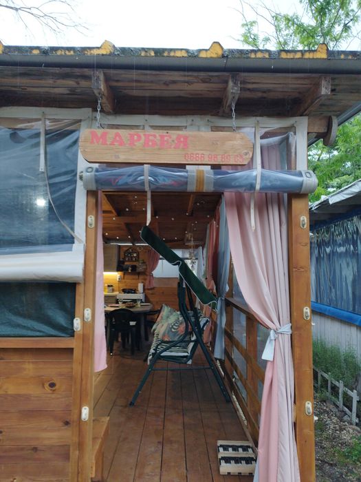 Продава каравана с дървен навес  в къмпинг Созопол еко