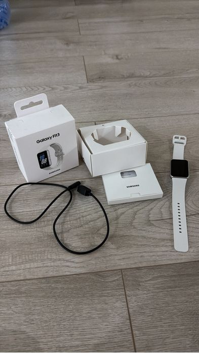 Смарт часы Samsung Galaxy Fit3
