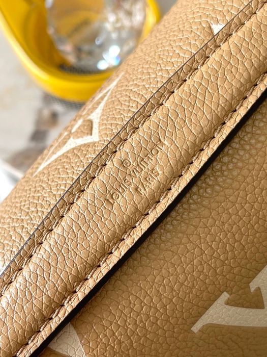 Geanta Louis Vuitton Pochette Metis