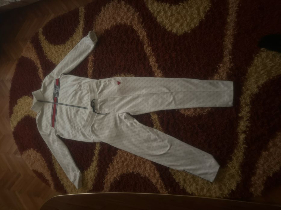 vand compleu guess hanorac m pantaloni s nou