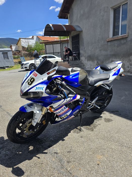 YAMAHA R1 2004 година