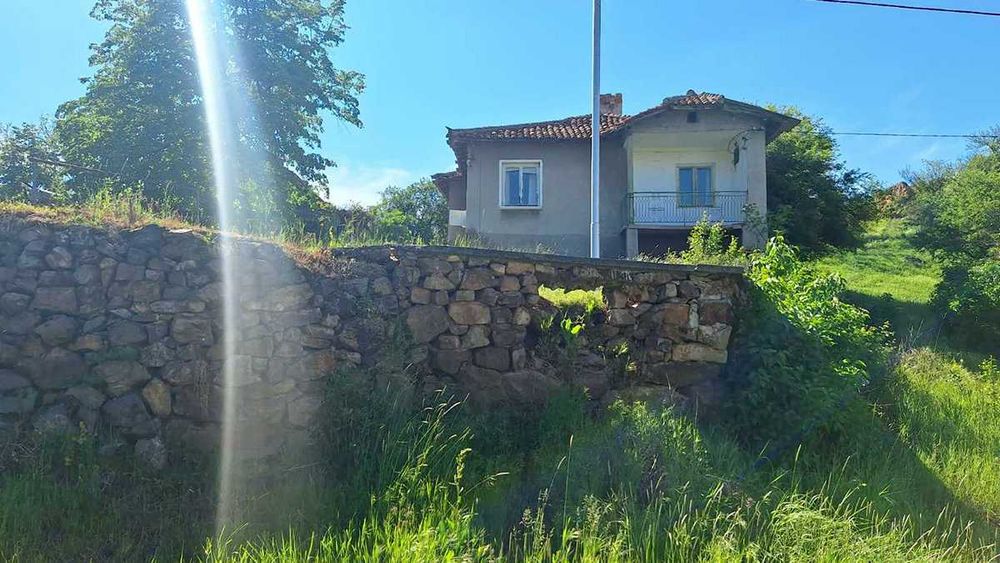 Два парцела с две къщи в село Чеканчево област София
