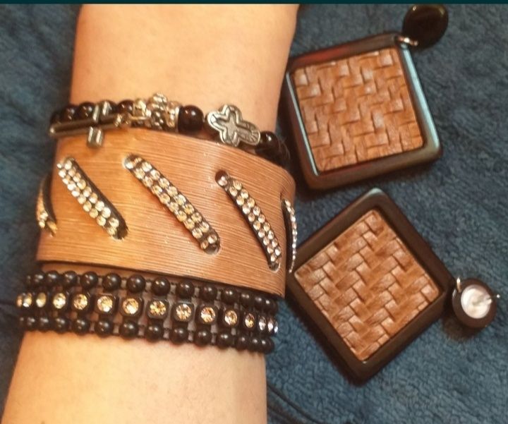 Гривни, обеци, колие