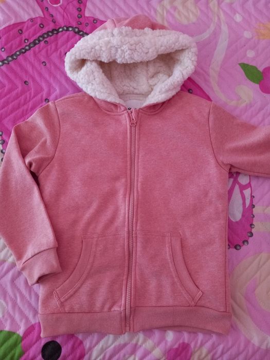 Обща цена.8 €  Детски суичър и долнище 122 см