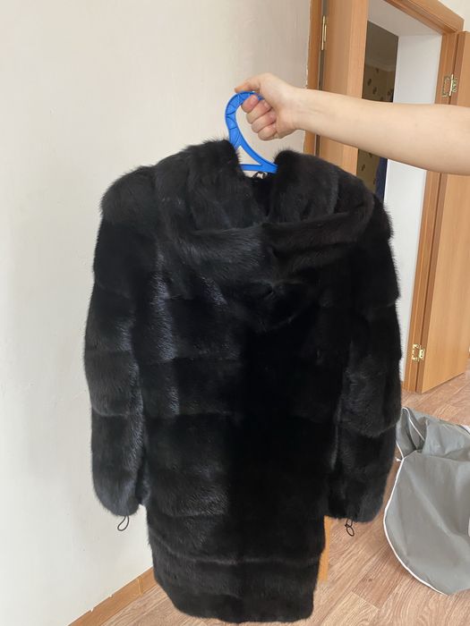 Продаю шубу , размер 40-42 до колен , , рукава и длина снимается отдел