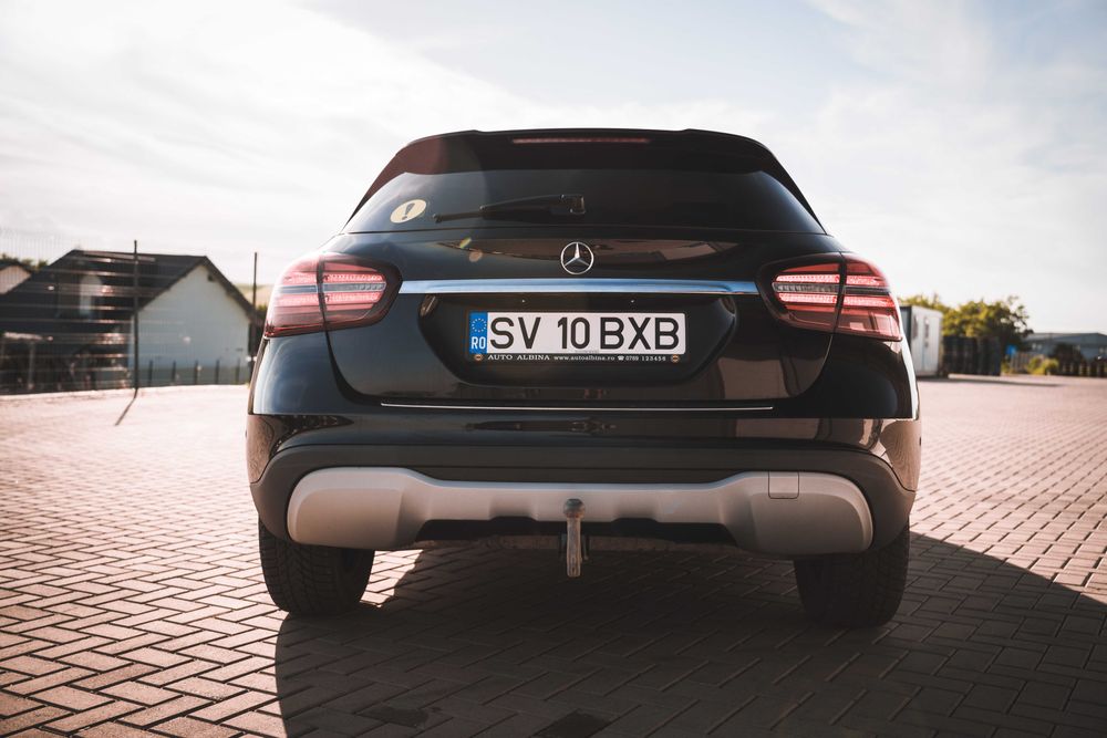 MERCEDES-BENZ GLA 200 / full options / stare foarte buna