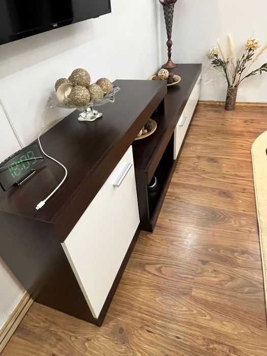 Biblioteca si covor negociabil