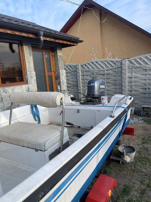 Barca Hellas trimaran și motor Yamaha 50 cp 4th