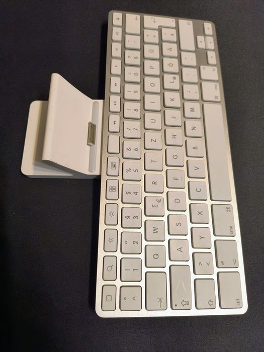 Tastatura APPLE A1359 cu dock IPad