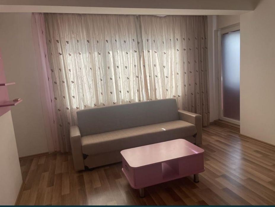 Inchiriez apartament