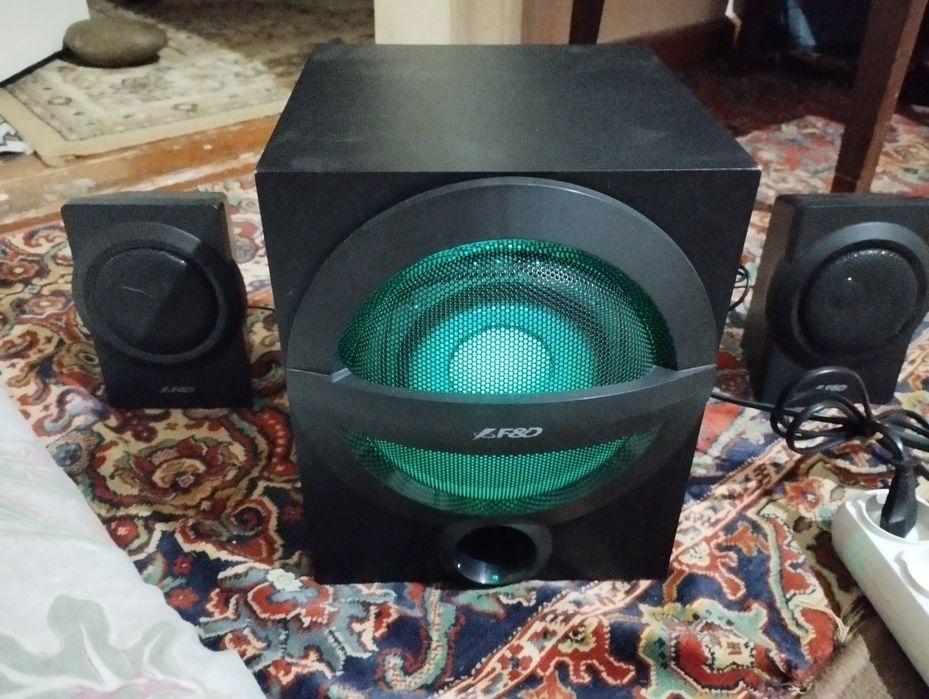 Продается сабвуфер F&D A140X