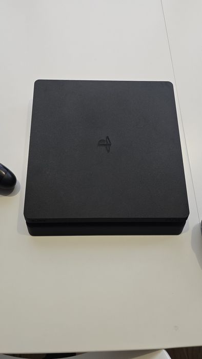 Продам PlayStation 4 Slim