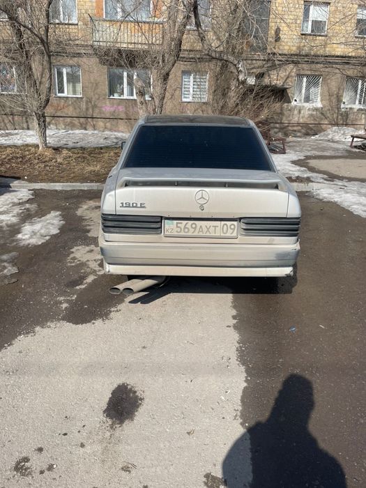 Мерседес 190.