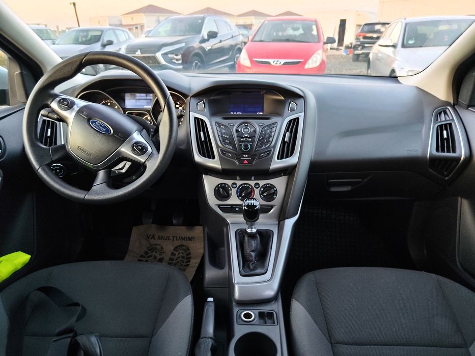 FORD Focus 2011 — imagine 5