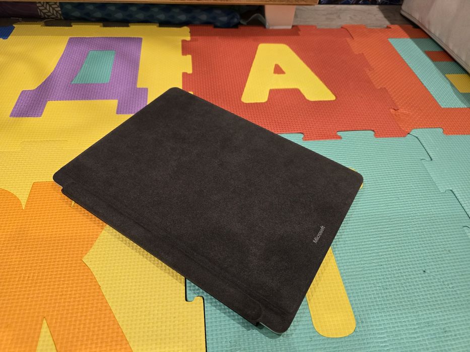 Microsoft Surface Pro 8 / i7-11th/ 16GB Ram / 256 SSD